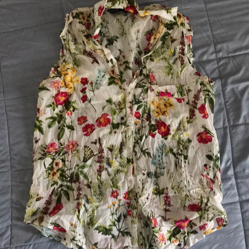 Floral sleeveless shirt